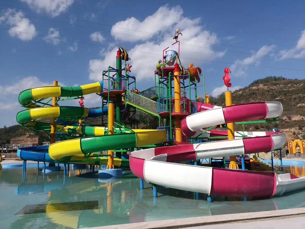 華隆環?？萍?主要生產 經營:水上樂園設備 水滑梯